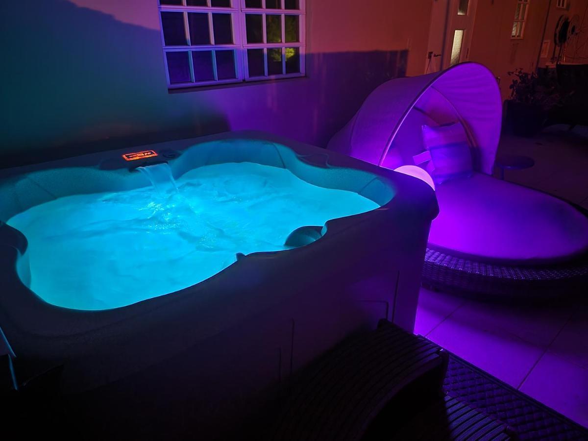 Ferienwohnung Luxury Retreat With Private Jacuzzi And Mountain Views Free Parking Ponce Exterior foto